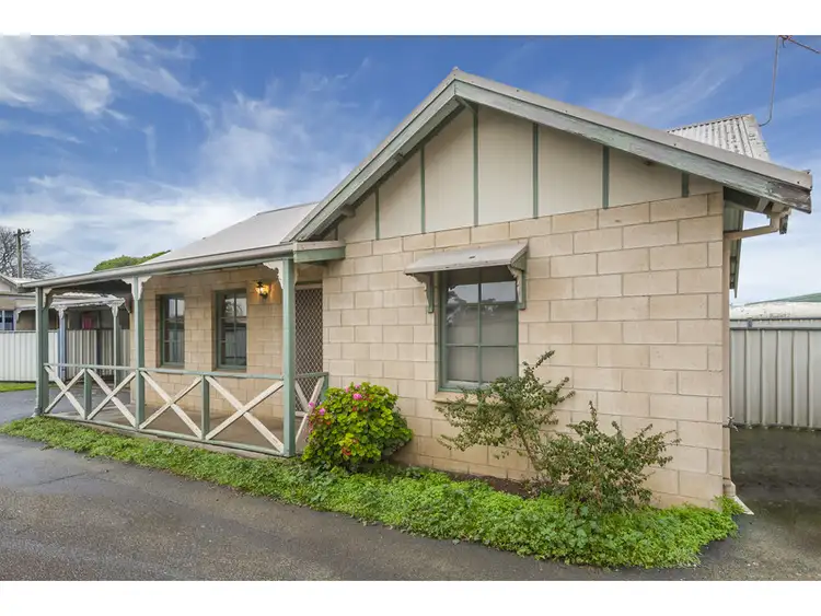 2/23 Stawell Street, Romsey VIC 3434