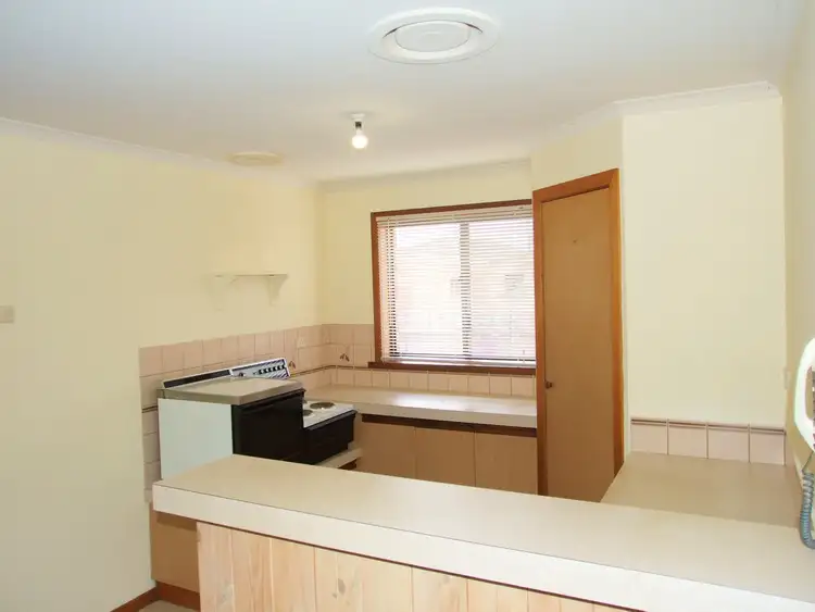Sixth view of Homely house listing, 4/4-5 Baxter Court, Moe VIC 3825