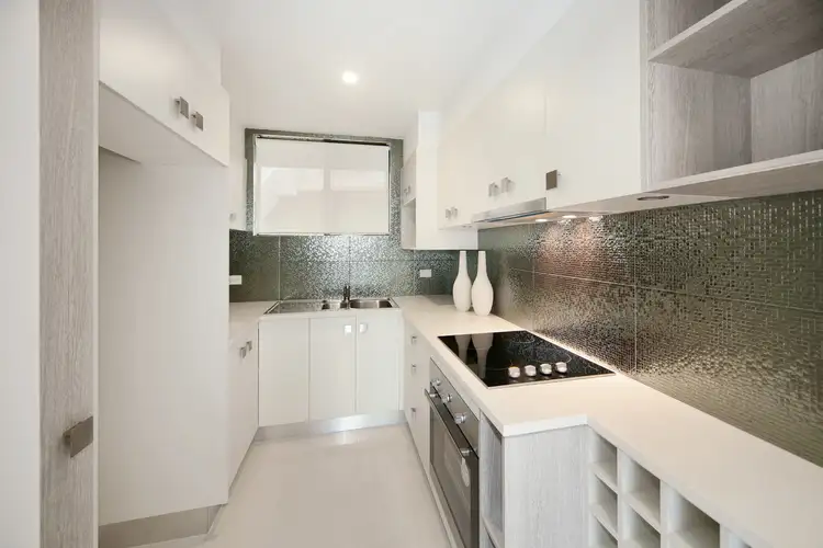 2/65 Yakola Parade, Alexandra Headland QLD 4572