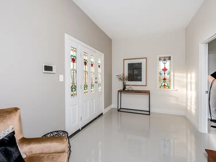 Second view of Homely house listing, 2 Tarragindi Road, Tarragindi QLD 4121