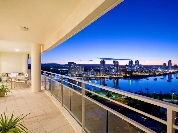 1 LENNIE Avenue, Main Beach QLD 4217