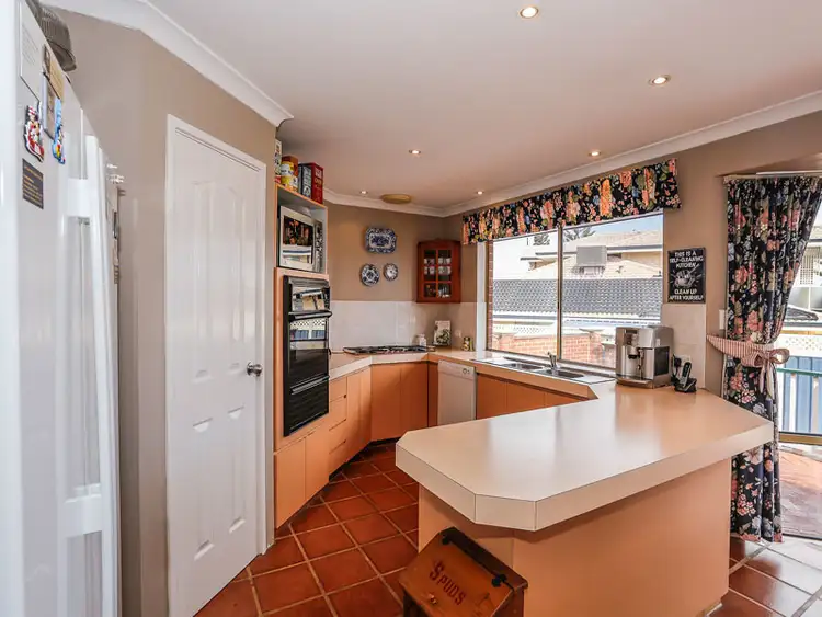 Seventh view of Homely house listing, 5 Carnarvon Rise, Ocean Reef WA 6027