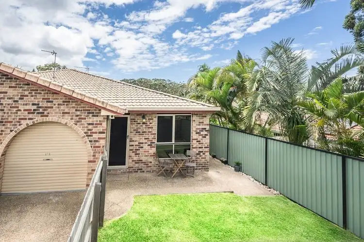 2/213 Central Street, Labrador QLD 4215