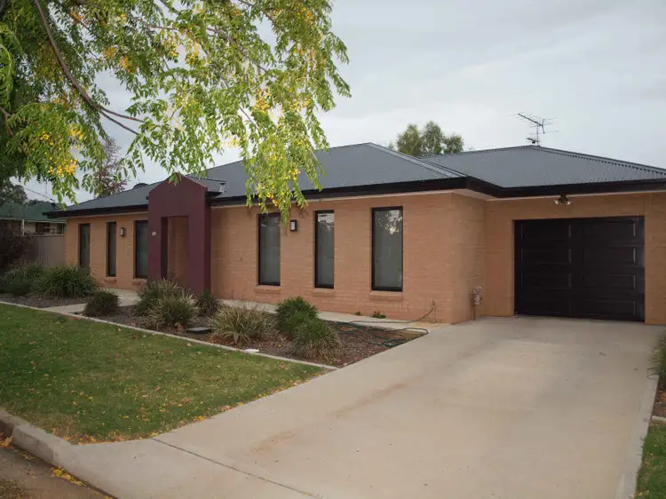 1/102 Adams Street, Narrandera NSW 2700