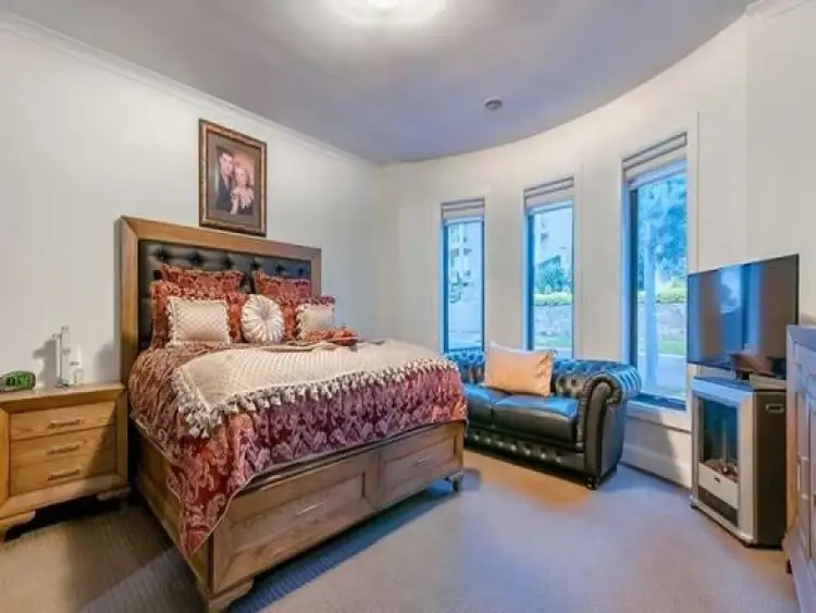 Sixth view of Homely house listing, 5 Hawkstowe Crescent, Greenvale VIC 3059