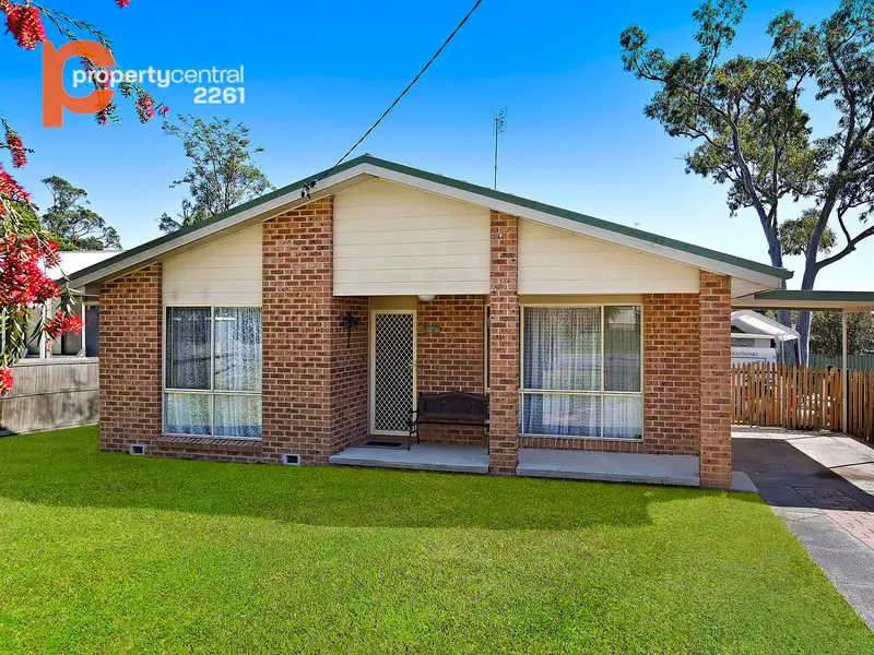 Main view of Homely house listing, 19 Gladys Avenue, Berkeley Vale NSW 2261