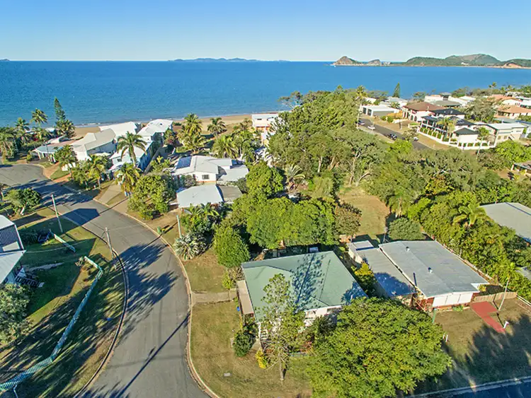 Third view of Homely house listing, 4 Flinders Close, Lammermoor QLD 4703