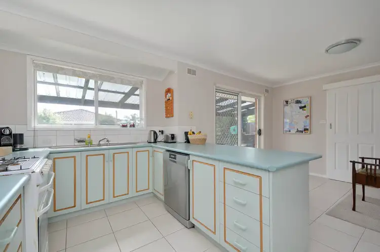 Fifth view of Homely house listing, 10 Comans Court, Traralgon VIC 3844