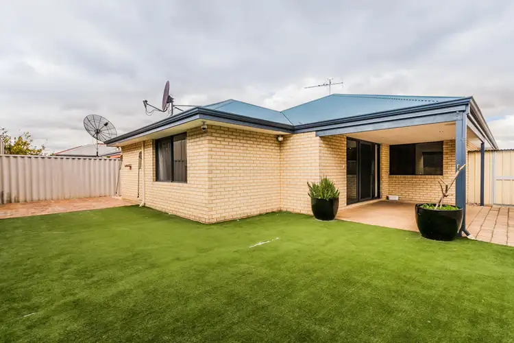 34 Spoonbill Place, Queens Park WA 6107