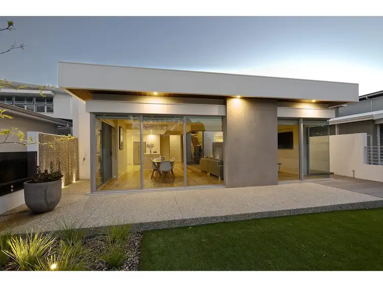 18 Omaroo Terrace, City Beach WA 6015