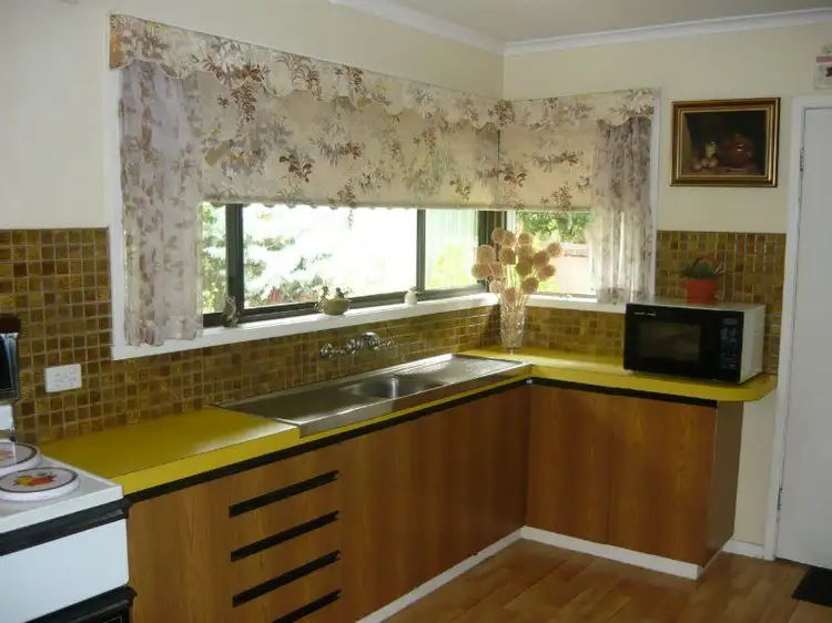 Third view of Homely townhouse listing, 2/39 Market Street, Benalla VIC 3672