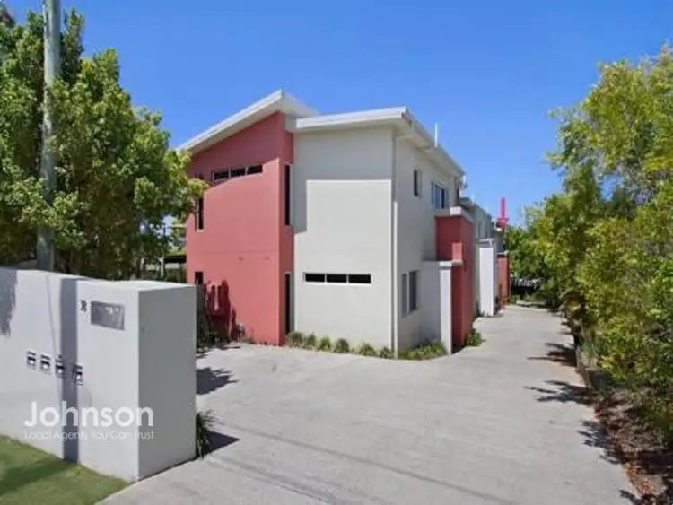 2/38 Government Road, Labrador QLD 4215