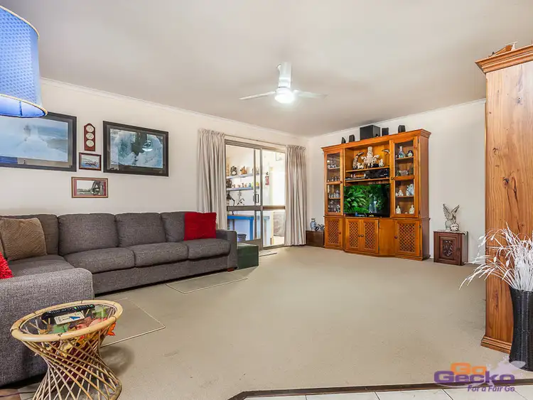 8 Robin Court, Kallangur QLD 4503