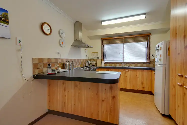 Fifth view of Homely house listing, 4 Hillcrest Court, Traralgon VIC 3844