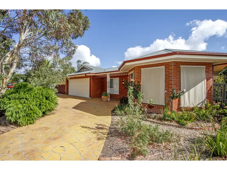 15 Mark Avenue, Sale VIC 3850