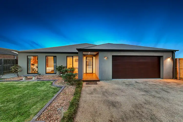 11 Mia Drive, Pakenham VIC 3810