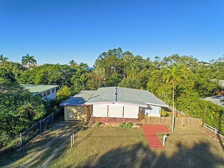 Second view of Homely house listing, 4 Flinders Close, Lammermoor QLD 4703