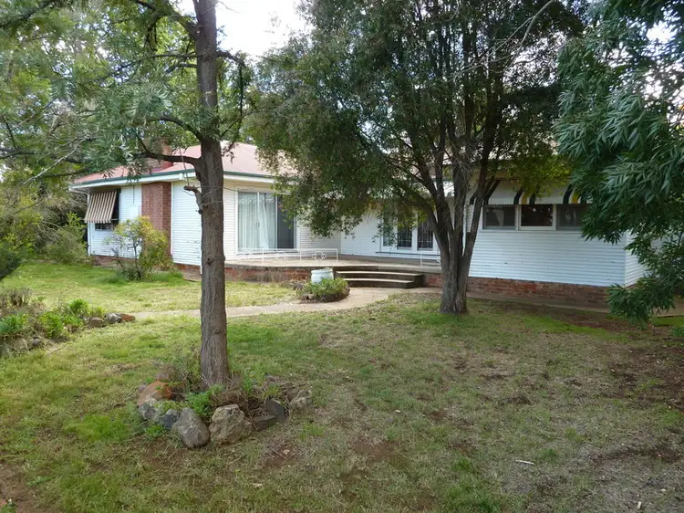 4 Orange Street, Manildra NSW 2865