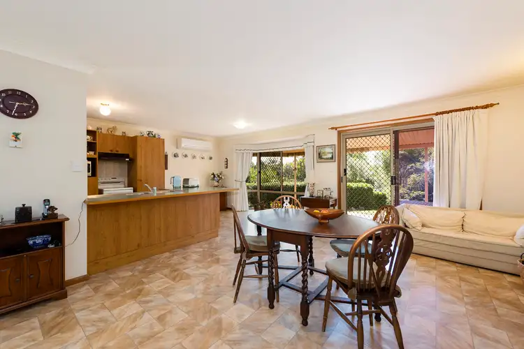 4 Lagoon Crescent, Bellbowrie QLD 4070