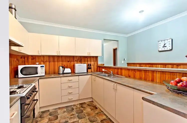 Fourth view of Homely house listing, 7 White Avenue, Hamilton VIC 3300