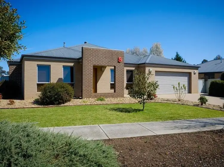 Main view of Homely house listing, 5 Pro Hart Drive, Baranduda VIC 3691