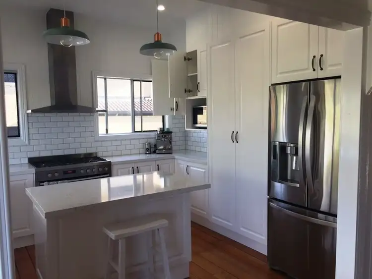 6 teape Street, Silkstone QLD 4304