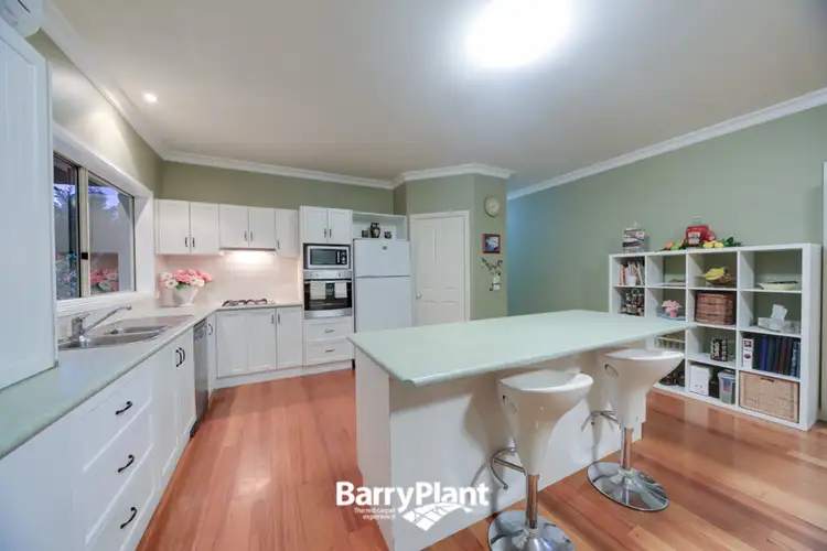 Fifth view of Homely house listing, 2 Scarlett Court, Drouin VIC 3818