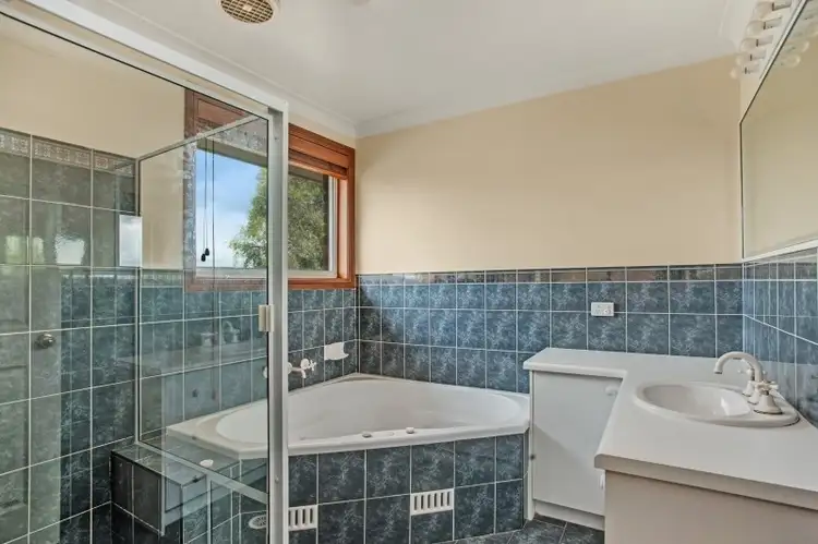 Seventh view of Homely house listing, 18 Centenary Close, Bolwarra Heights NSW 2320