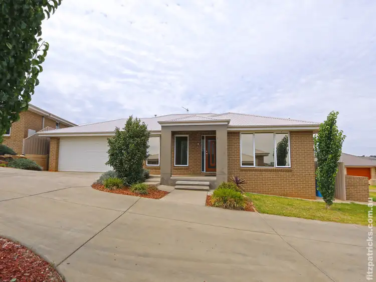 Main view of Homely unit listing, 2/2-3 Larra Place, Bourkelands NSW 2650