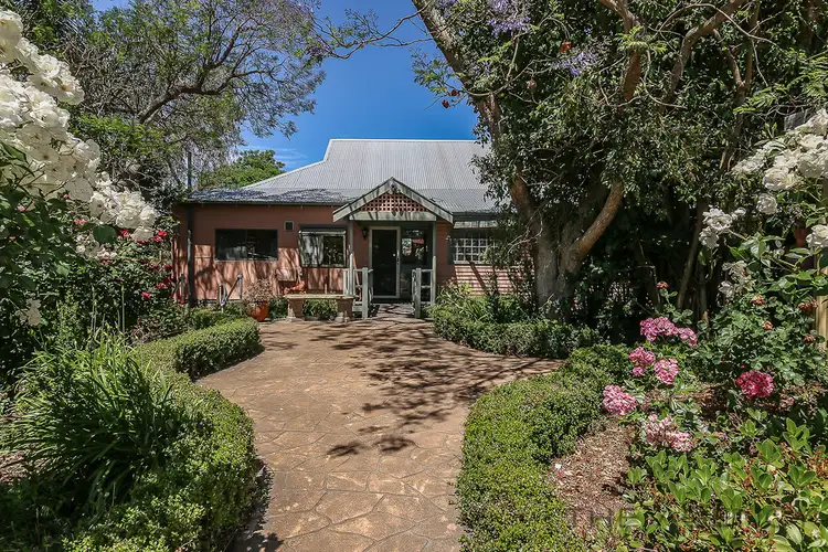 4 McNabb Place, Lesmurdie WA 6076