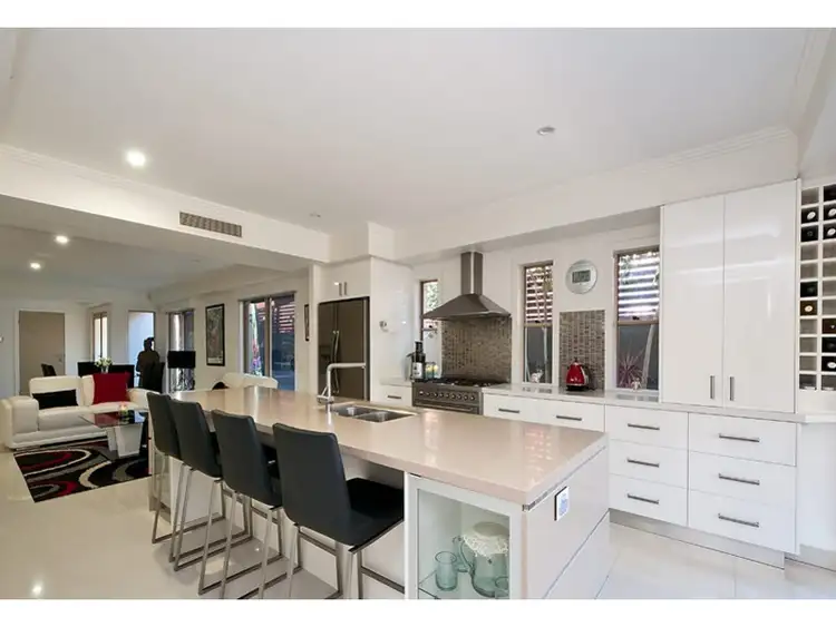 2/60 Woodroffe Avenue, Main Beach QLD 4217