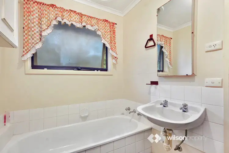 Fifth view of Homely house listing, 8 Donald Court, Traralgon VIC 3844