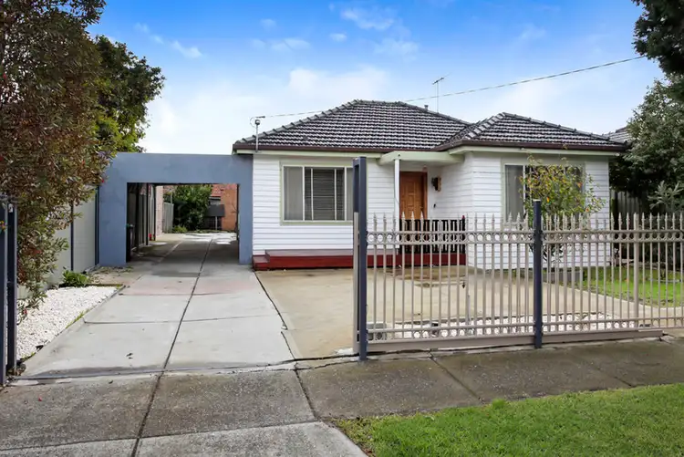 9 Compton Parade, Sunshine North VIC 3020