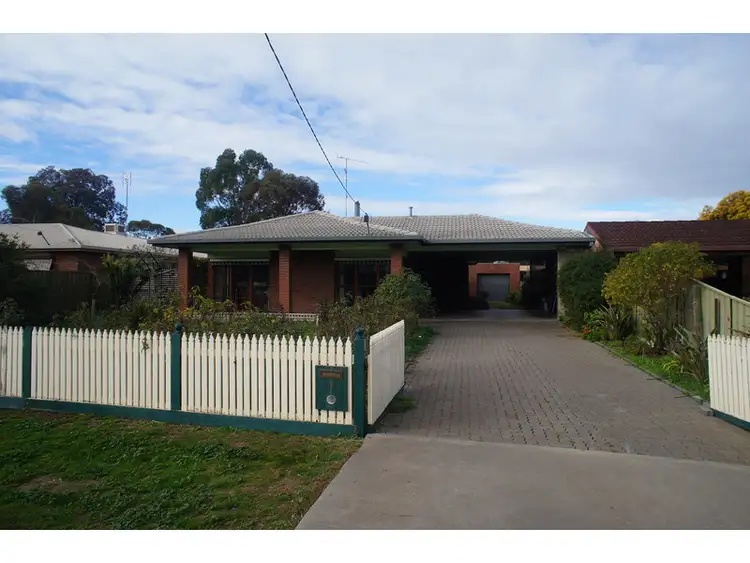 14 Burgess Street, Horsham VIC 3400