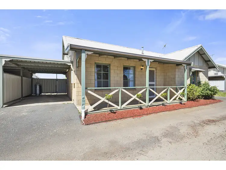 2/23 Stawell Street, Romsey VIC 3434