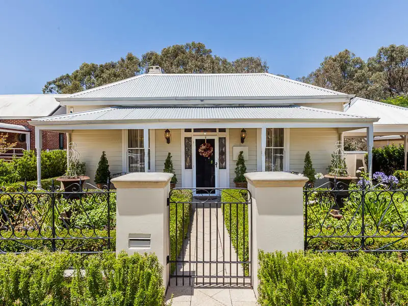Main view of Homely house listing, 33 Montreal Road, Woodbridge WA 6056
