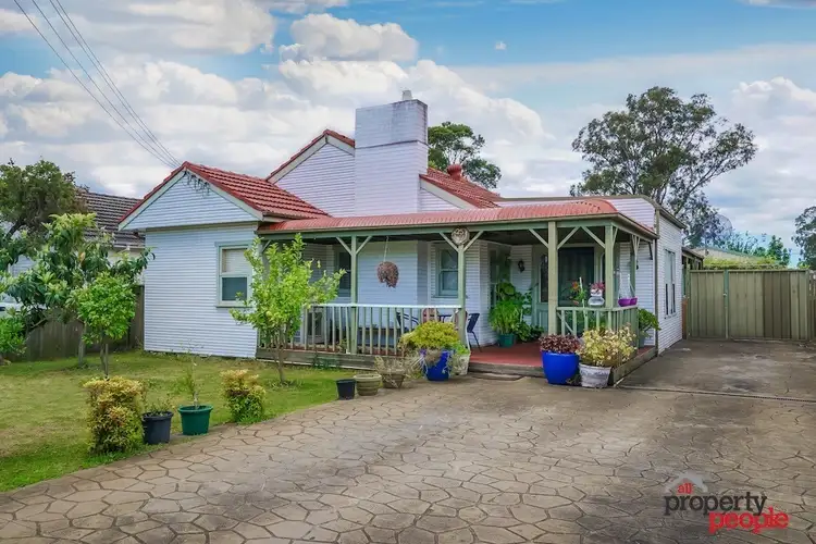 25 Parkland Avenue, Macquarie Fields NSW 2564