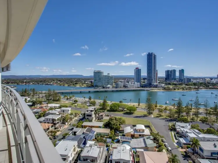 1 LENNIE Avenue, Main Beach QLD 4217