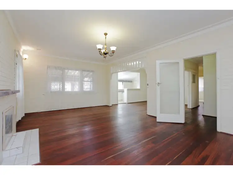 2 Cowrie Crescent, Mount Pleasant WA 6153