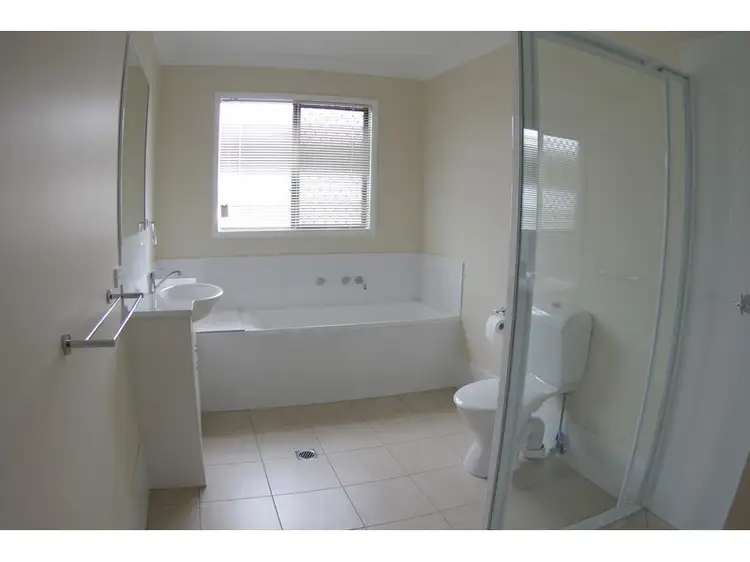 Fifth view of Homely semi-detached listing, 2/9 Reisenleiter Avenue, Gatton QLD 4343