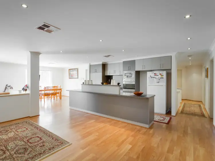 115 Burrows Retreat, Mount Richon WA 6112