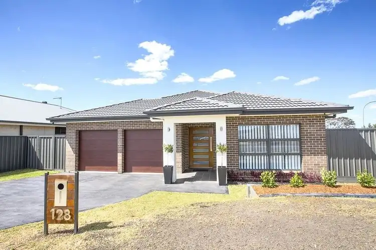 128 Glengarry Drive, Glenmore Park NSW 2745