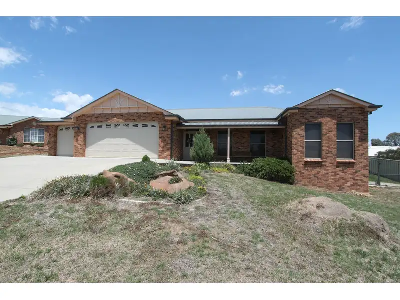 Main view of Homely house listing, 4 Inn Place, Bathurst NSW 2795