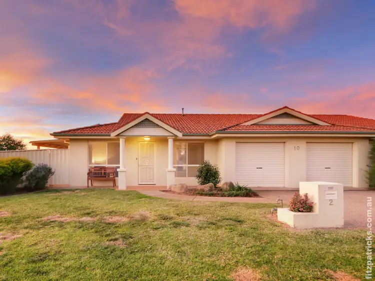 Main view of Homely unit listing, 2/10 Kaloona Drive, Bourkelands NSW 2650