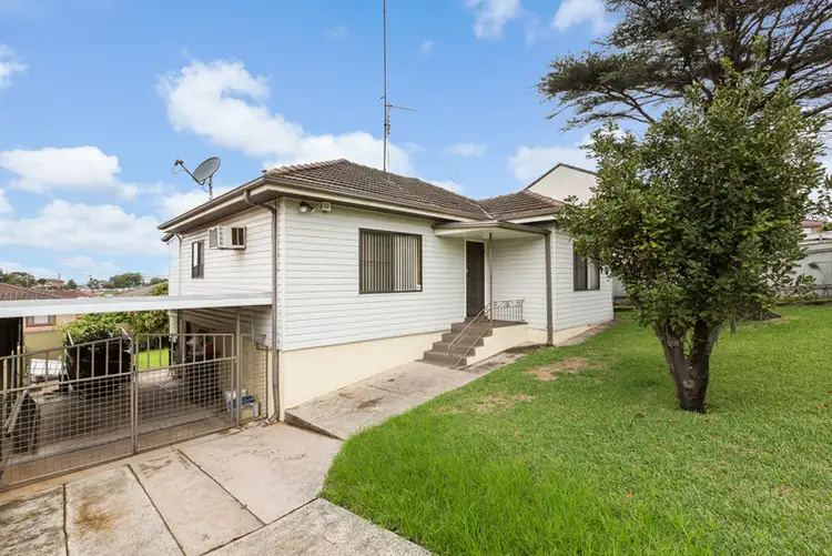 11 Minnegang Street, Warrawong NSW 2502