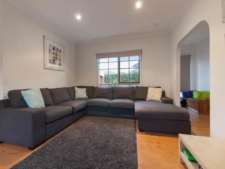 Second view of Homely unit listing, 4/9 Lucerne Avenue, Mornington VIC 3931