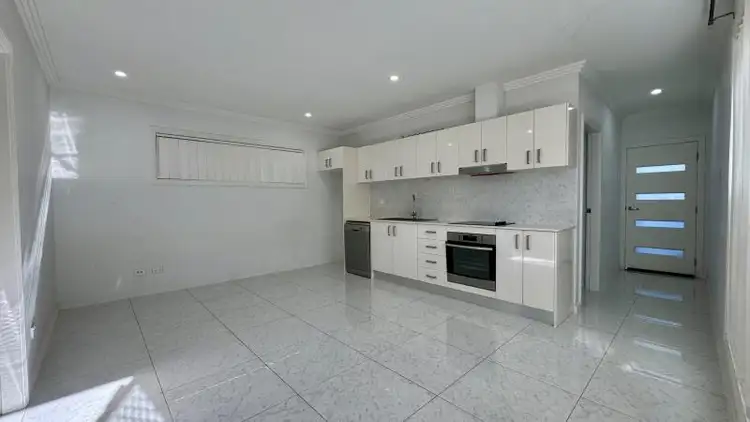 5A TARALGA ST, Prestons NSW 2170
