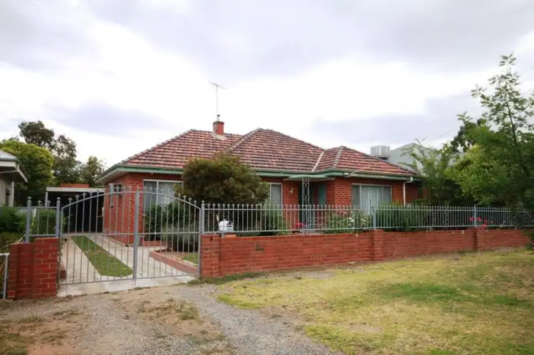 4 Crammond Avenue
