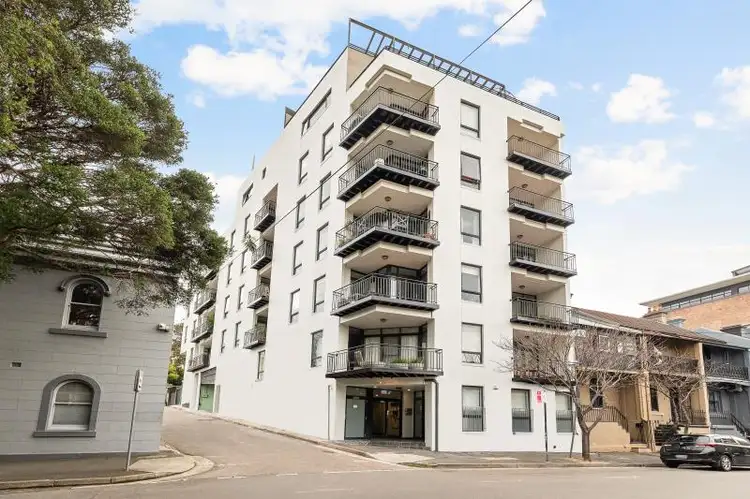 18/2-4 Bellevue Street