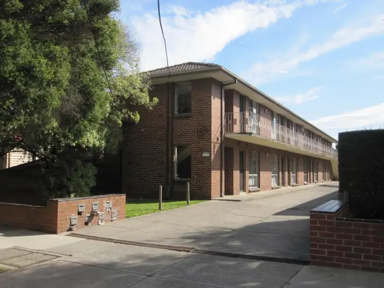 13/15 Poplar Grove